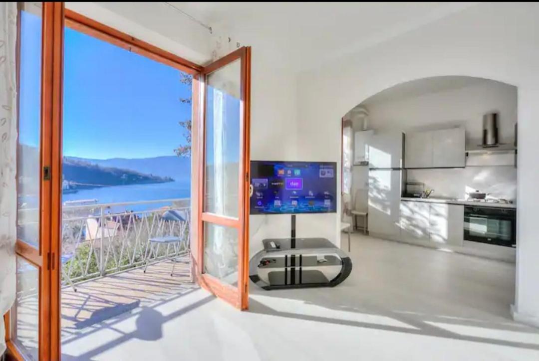 Apartment With View Lake Maggiore/Laveno Mombello Eksteriør billede