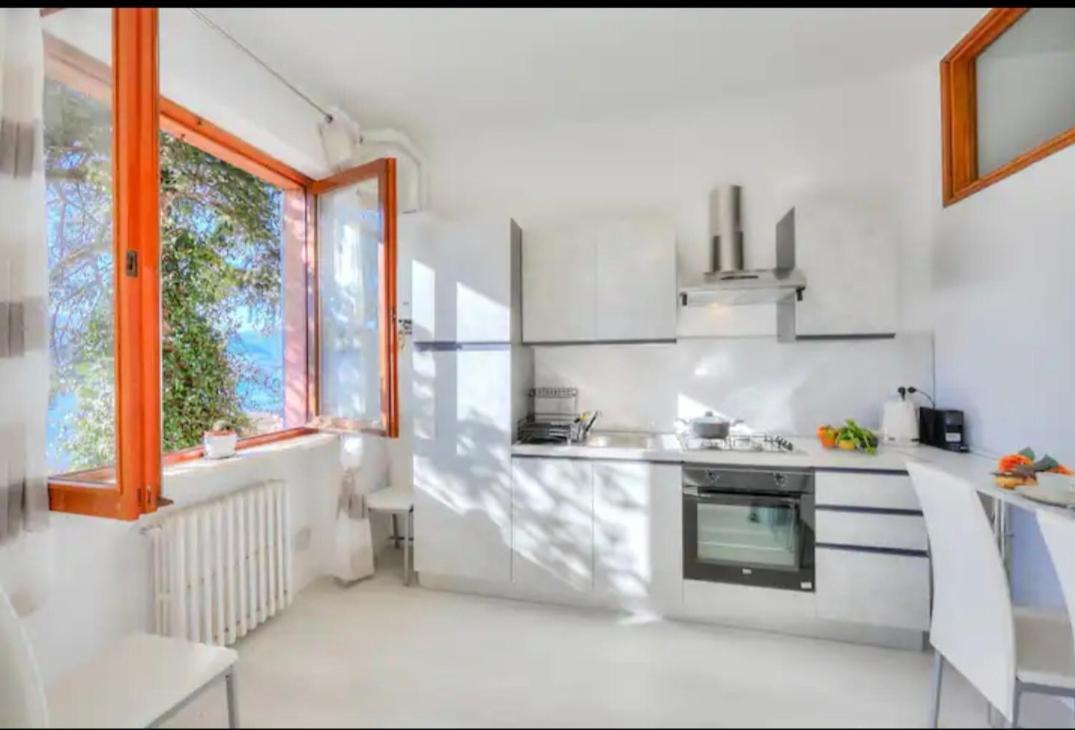 Apartment With View Lake Maggiore/Laveno Mombello Eksteriør billede