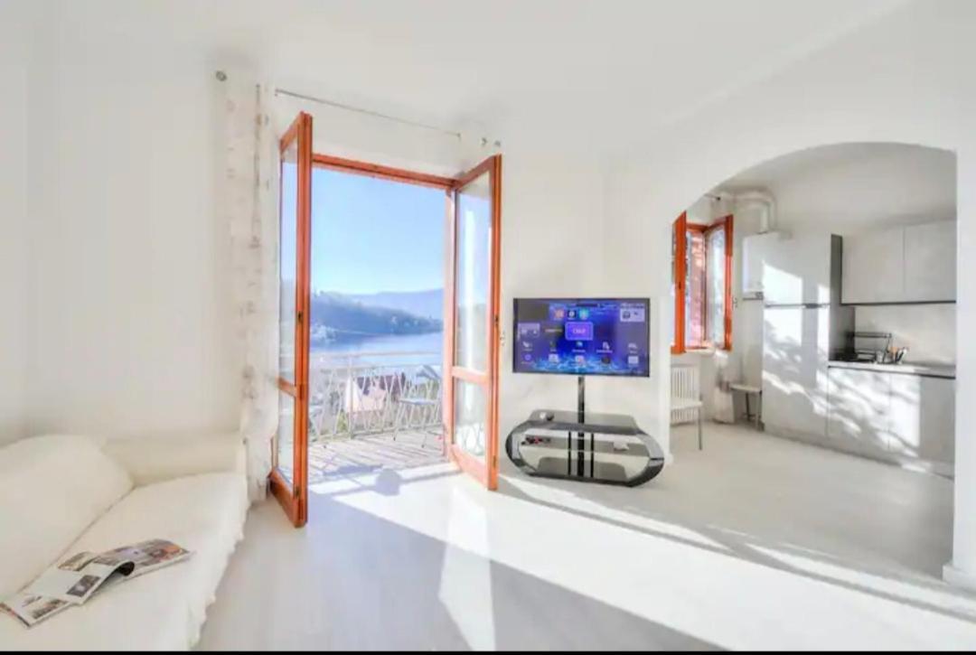 Apartment With View Lake Maggiore/Laveno Mombello Eksteriør billede