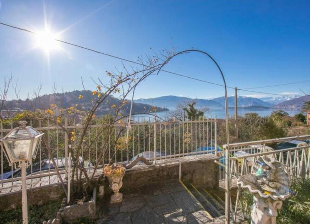 Apartment With View Lake Maggiore/Laveno Mombello Eksteriør billede